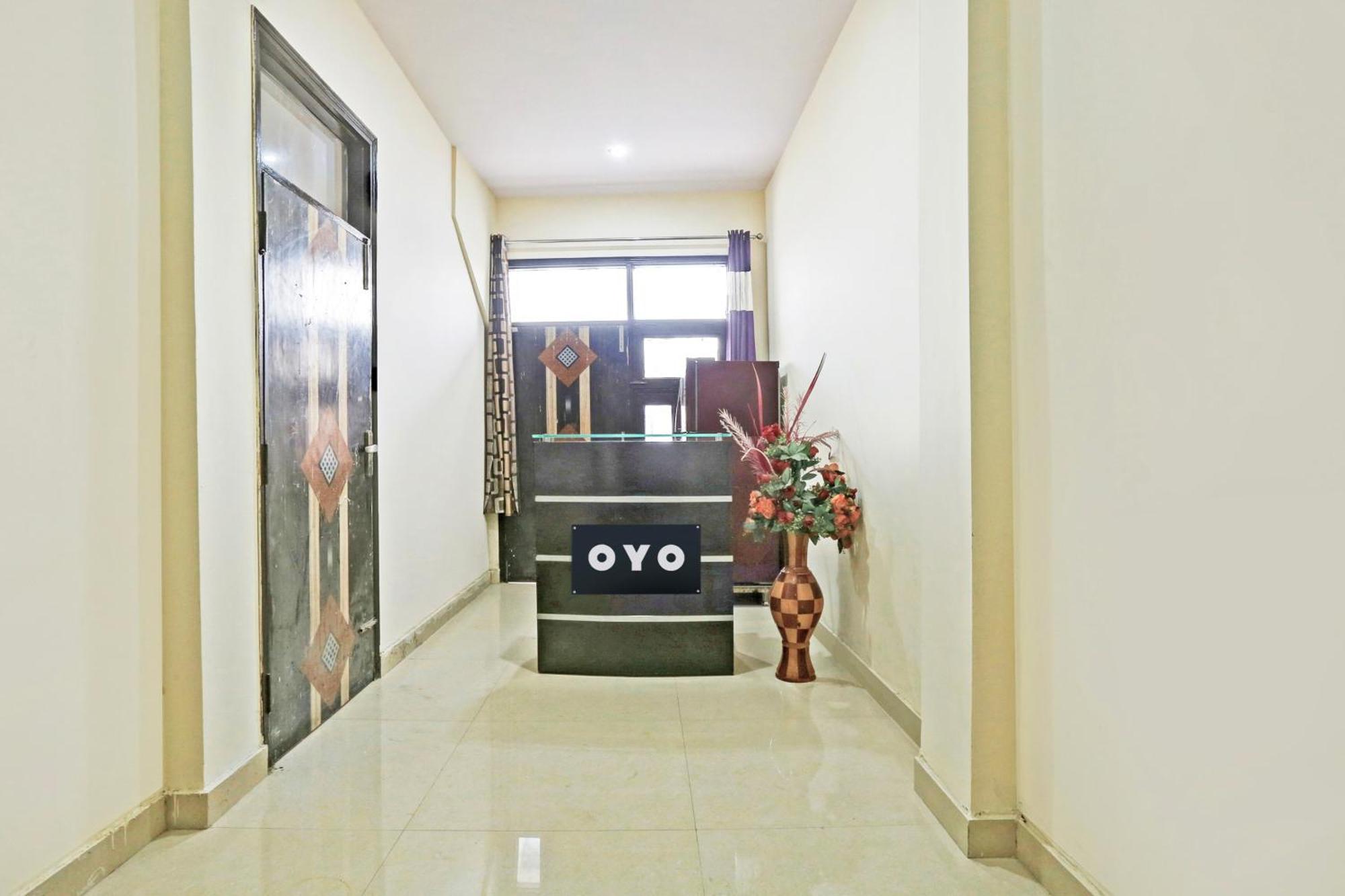 Hotel O Redbull Inn Гургаон Экстерьер фото