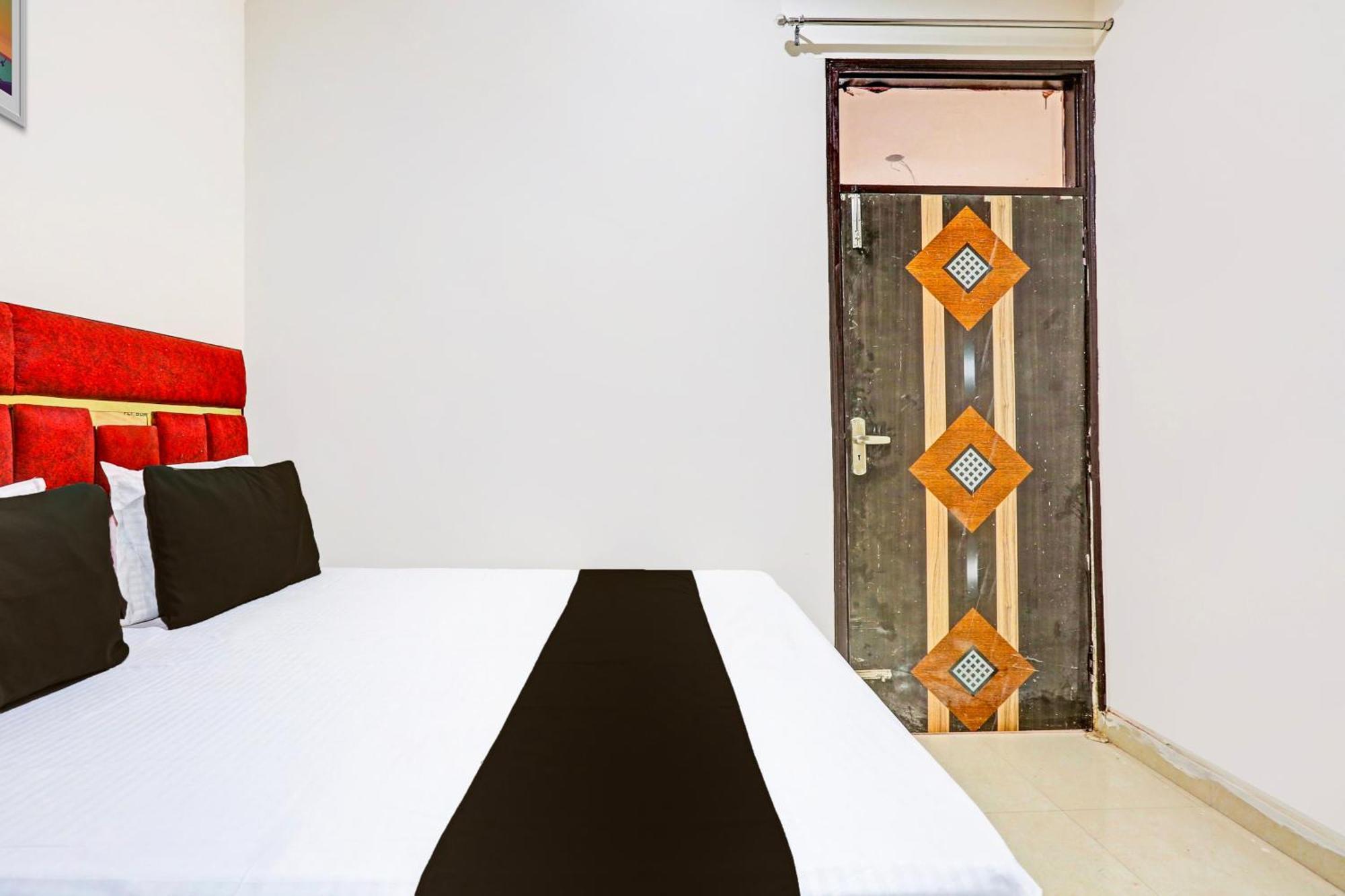 Hotel O Redbull Inn Гургаон Экстерьер фото